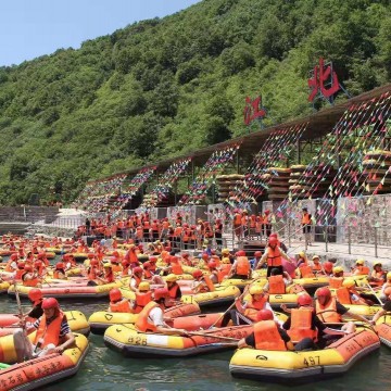 赞皇嶂石岩漂流